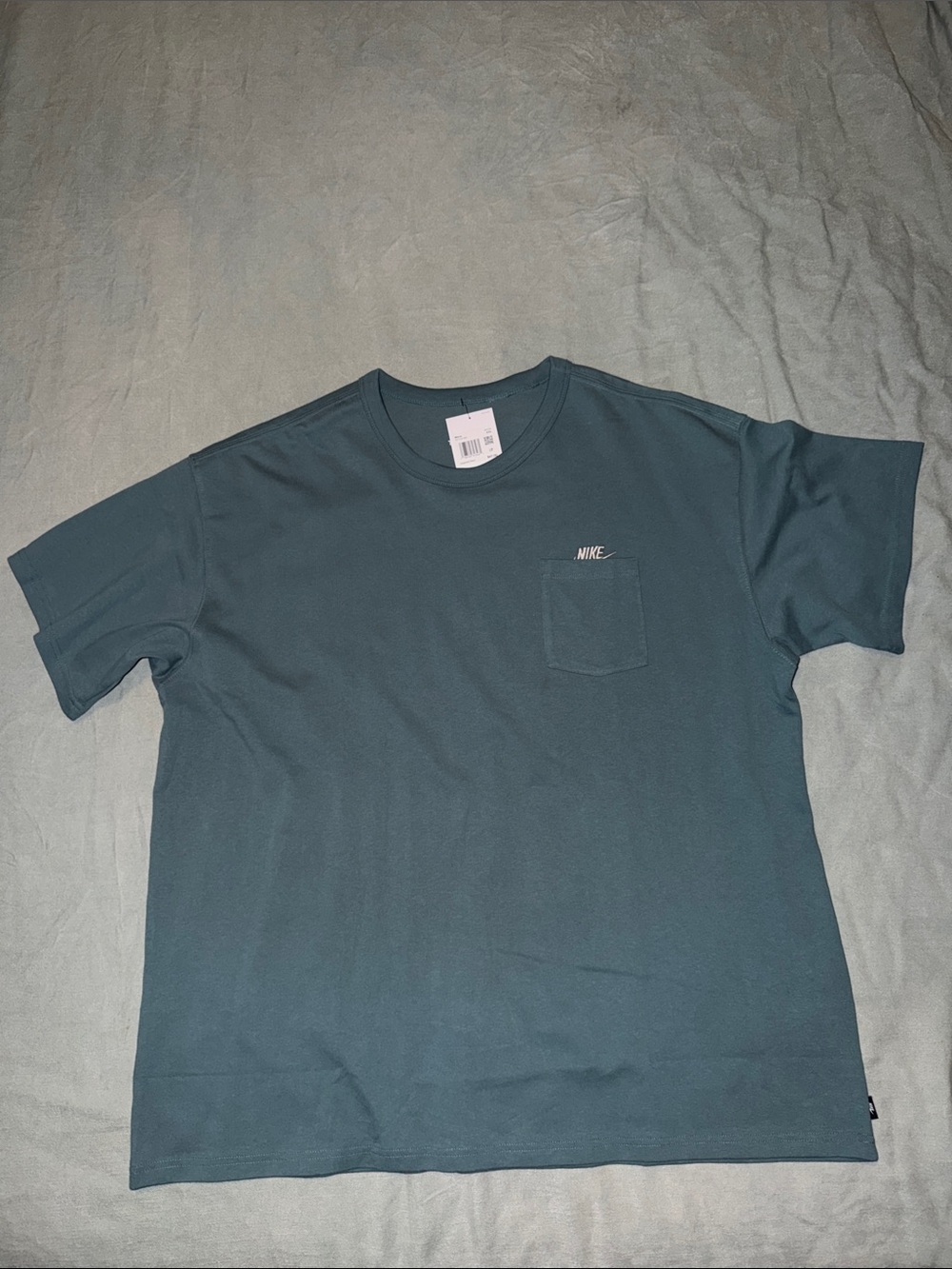 Nike Men’s Short-Sleeve Pocket Tee in Teal Green